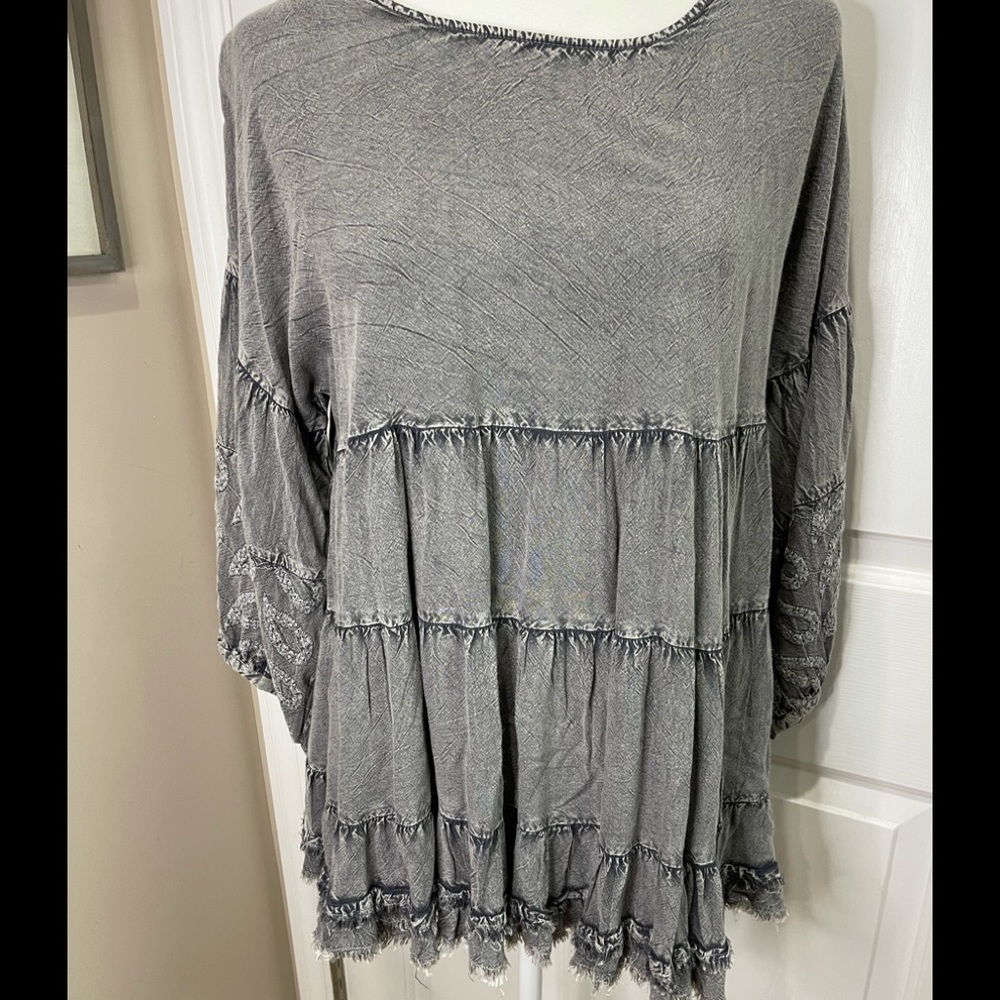 L’affaire gray boho rayon grunge tiered distressed top NWT size S